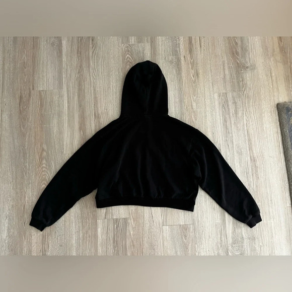 Nike Women’s Cropped Black Logo Tee with Floral Design - Size Medium - Picture 6 of 7